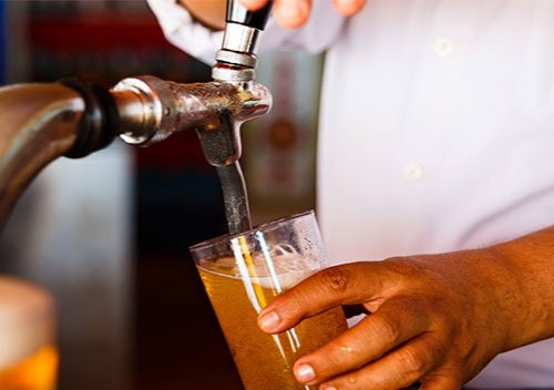JordiGuiradoVOX's tweet photo. Si el domingo pasamos de 10 diputados invito a cerveza a todo aquel que venga con este twit (retwiteado antes del domingo, cabronazos!) https://t.co/boaSvakPs4