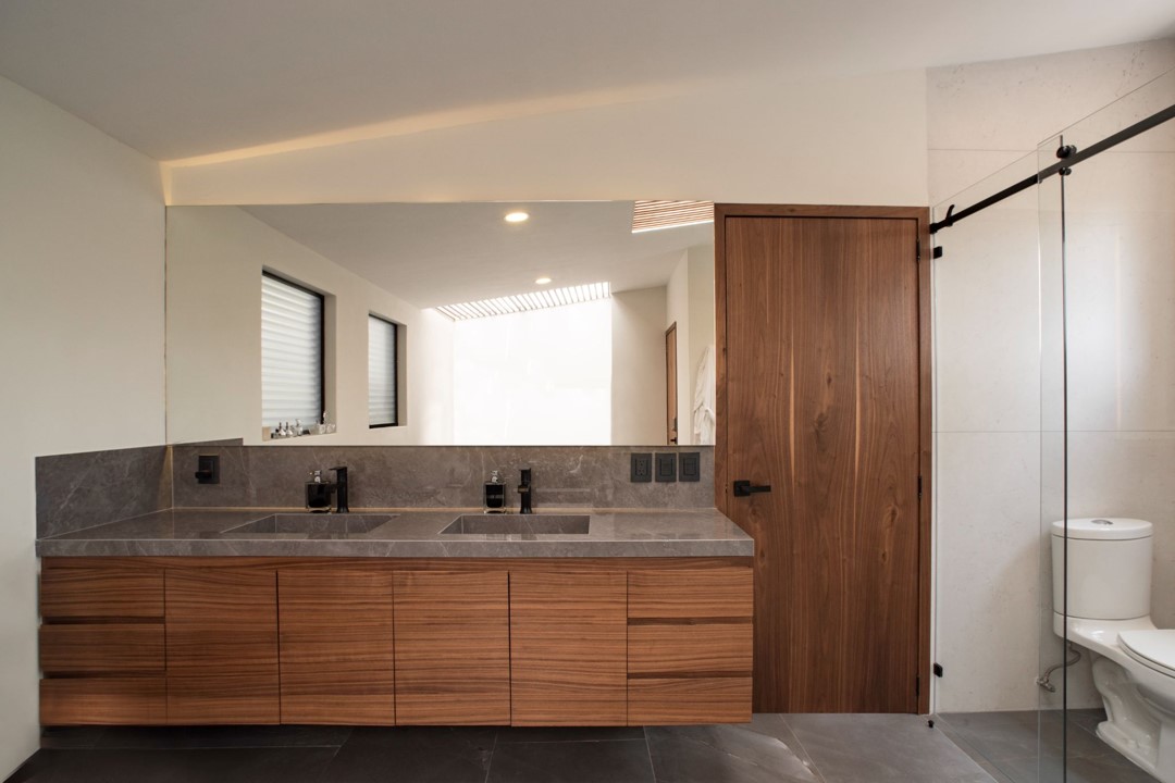 fenomeno_mx's tweet photo. Enebros, proyectos de remodelación. Mediante la selección de acabados y ajustes en la distribución logramos convertir esta propiedad en un hogar lleno de luz natural y con un estilo moderno. Destacando una terraza exterior techada, diseñada para ser el punto central del proyecto https://t.co/EqPEWsIISY