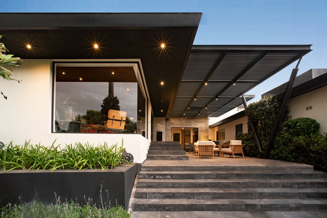 fenomeno_mx's tweet photo. Enebros, proyectos de remodelación. Mediante la selección de acabados y ajustes en la distribución logramos convertir esta propiedad en un hogar lleno de luz natural y con un estilo moderno. Destacando una terraza exterior techada, diseñada para ser el punto central del proyecto https://t.co/EqPEWsIISY