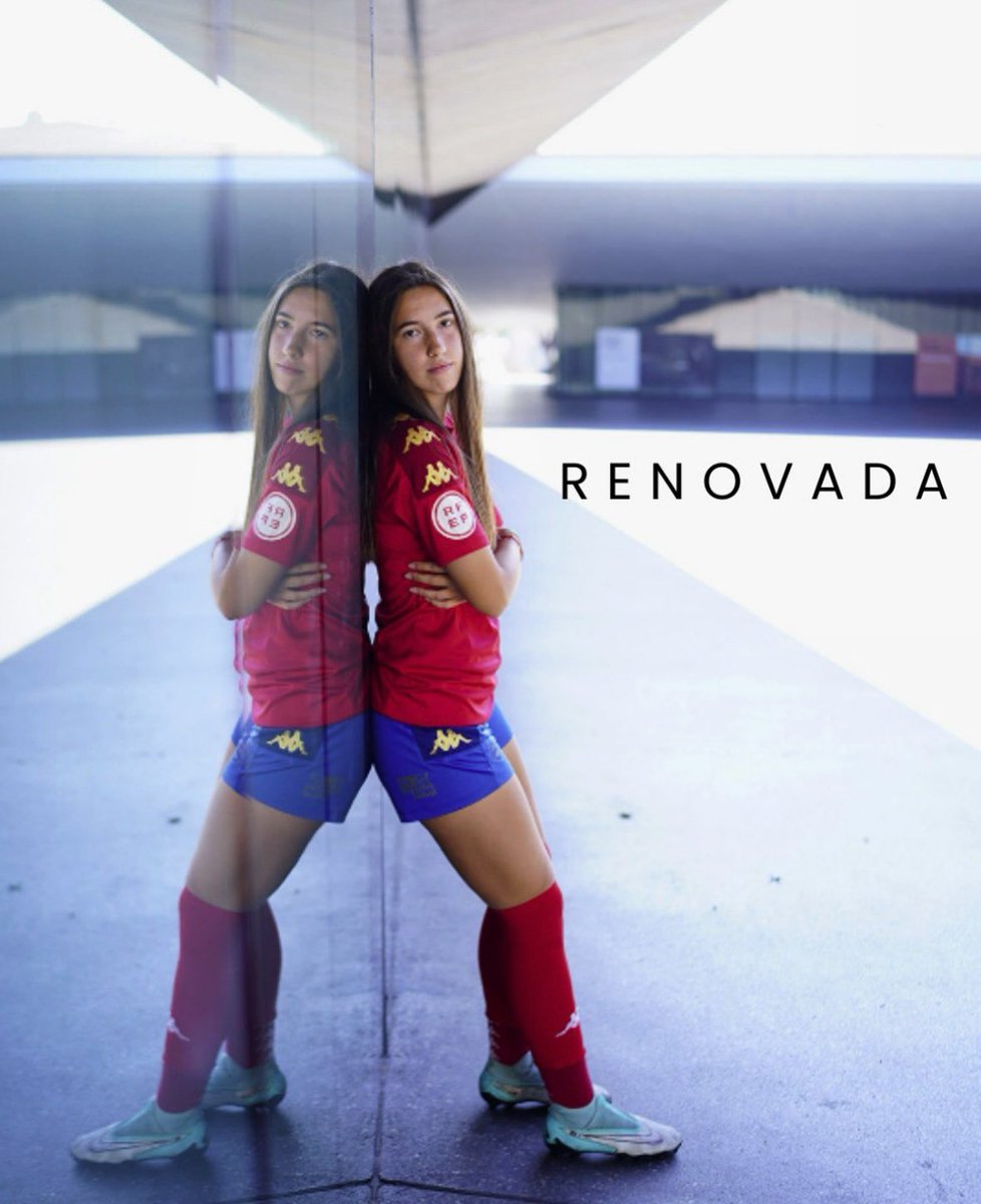WosoMagazine's tweet photo. 🚨RENOVACIÓN🚨
#SegundaFederacionFutFem Grupo Sur
@RUTFem_oficial 🔴🔵 ha anunciado la renovación de María García
La ⚽️ atacante continuará una temporada más en el club tinerfeño
Enhorabuena 🥳🥳
#wosomagazine🧩 #RUTFem https://t.co/vwpmgXdI5v