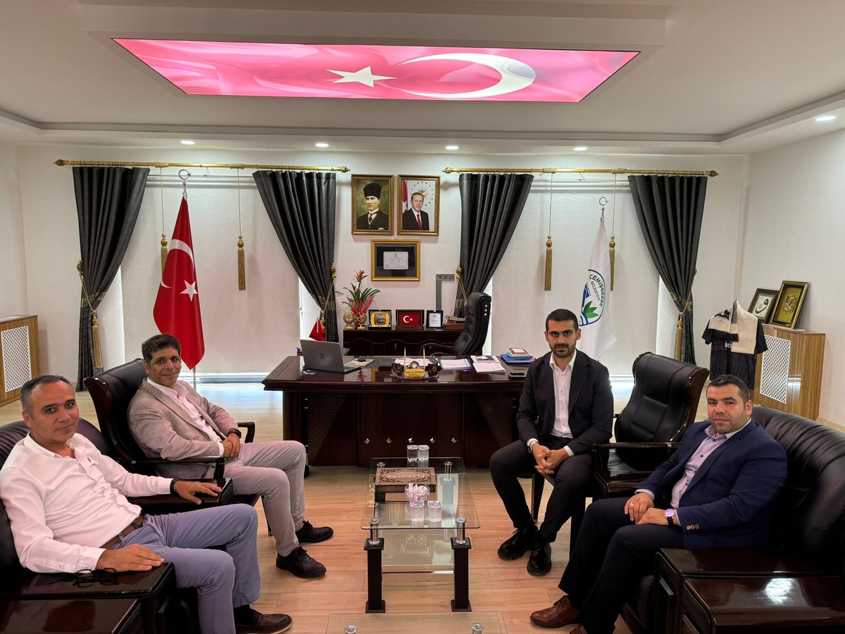 Tunceli Tapu Müdürü Fetih Çelik, Tunceli Kadastro Müdürü hemşehrimiz Abdurrahman Akdemir ve İlçe Tapu Müdürü Faruk Demir Belediye Başkanımız Sn #İbrahimenessomyürek'e hayırlı olsun ziyaretinde bulundular.
Nazik ziyaretleri için kendilerine teşekkür ederiz...
<a href="/ibrahimenes62/">İbrahim Enes Somyürek</a>