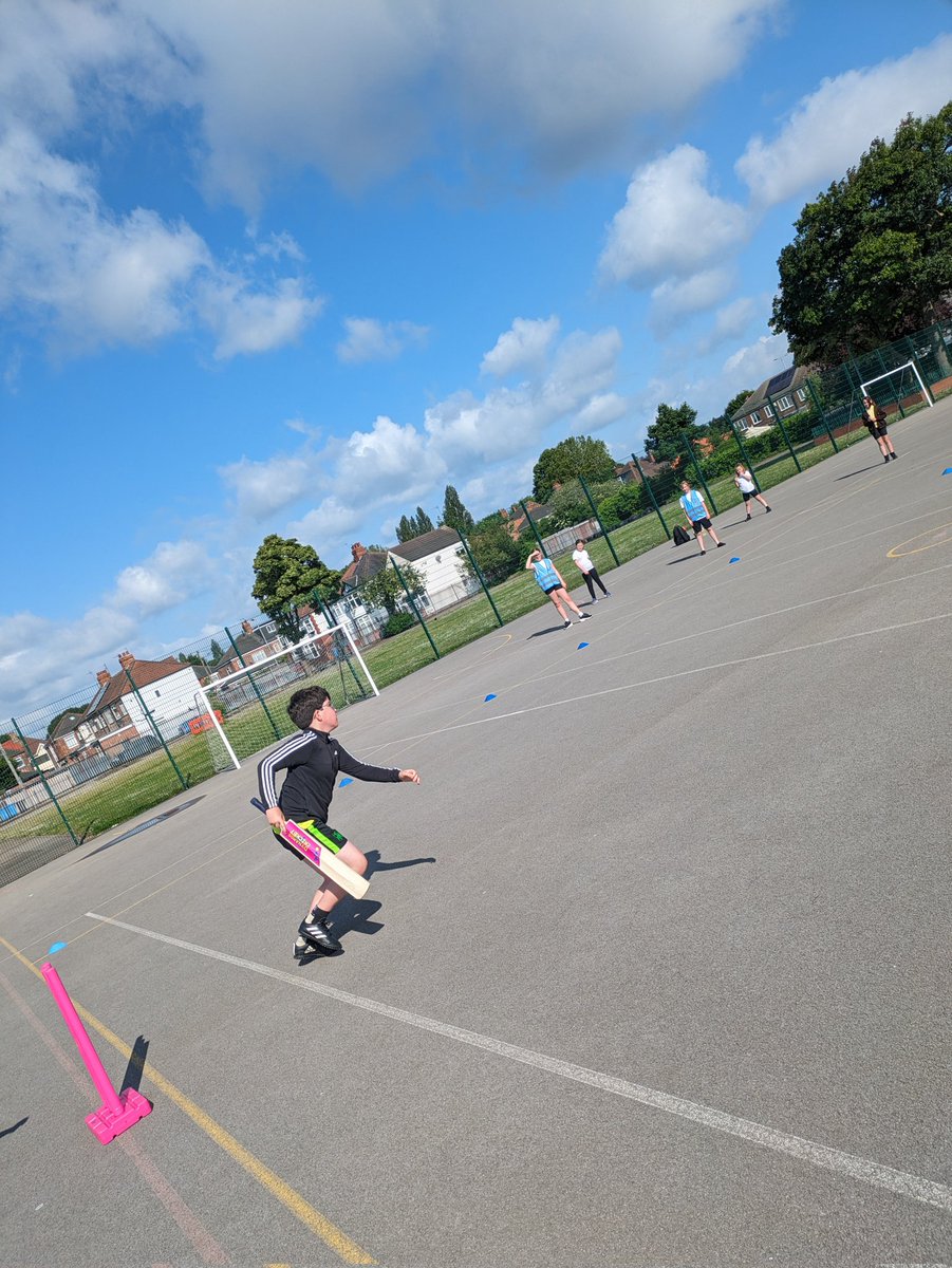 EastfieldPSHull's tweet photo. #5CW enjoyed their visit from @DomRhodesYCB learning vital skills for their cricket topic and also a huge thank you for training up our Sports Ambassadors too! π #EPSPE @HullActiveSch https://t.co/MdLfa4Na6b