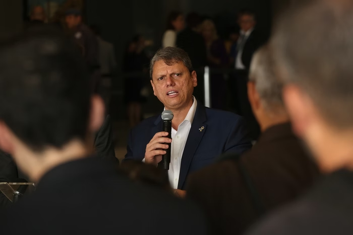 ➡ Tarcísio de Freitas isenta igrejas de pagar imposto em bens importados

Medida assinada pelo governador de SP foi publicada em Diário Oficial

Leia: curt.link/qYqoB