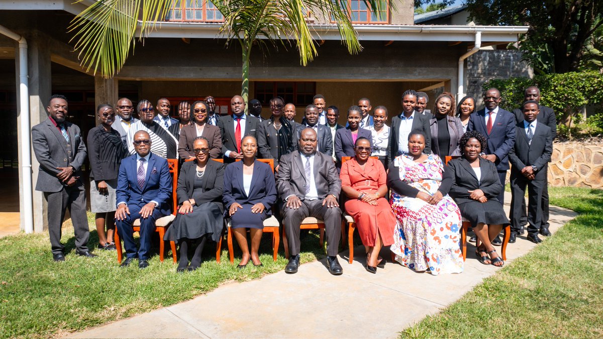 GJU_Malawi's tweet photo. Today #teamGJU and @DGRU_ facilitated a Training of Trainers session on Trauma Informed Responses to Sexual Harassment for the Judiciary focal persons who will be at the forefront of rolling out the new Anti-Sexual Harassment Workplace Policy. 🧵
 #AddressingHarassment https://t.co/hv6htjghjo