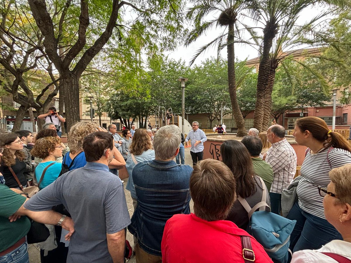 AVVSomSEulalia's tweet photo. Passejada pel #PatrimoniLH industrial i obrer de #SantaEulàlia, organitzada amb el @CELHOSPI, dins la #FMSantaEulàlia

Olis Regàs
Refineria d'Olis Duran i Cia
Habitatges en passadís (Cr Gral. Prim) 
#CanTrinxet 
Tallers i cases d'autoconstrucció (Cr. Corominas)

#SomSantaEulàlia https://t.co/qEgiWJUx8O
