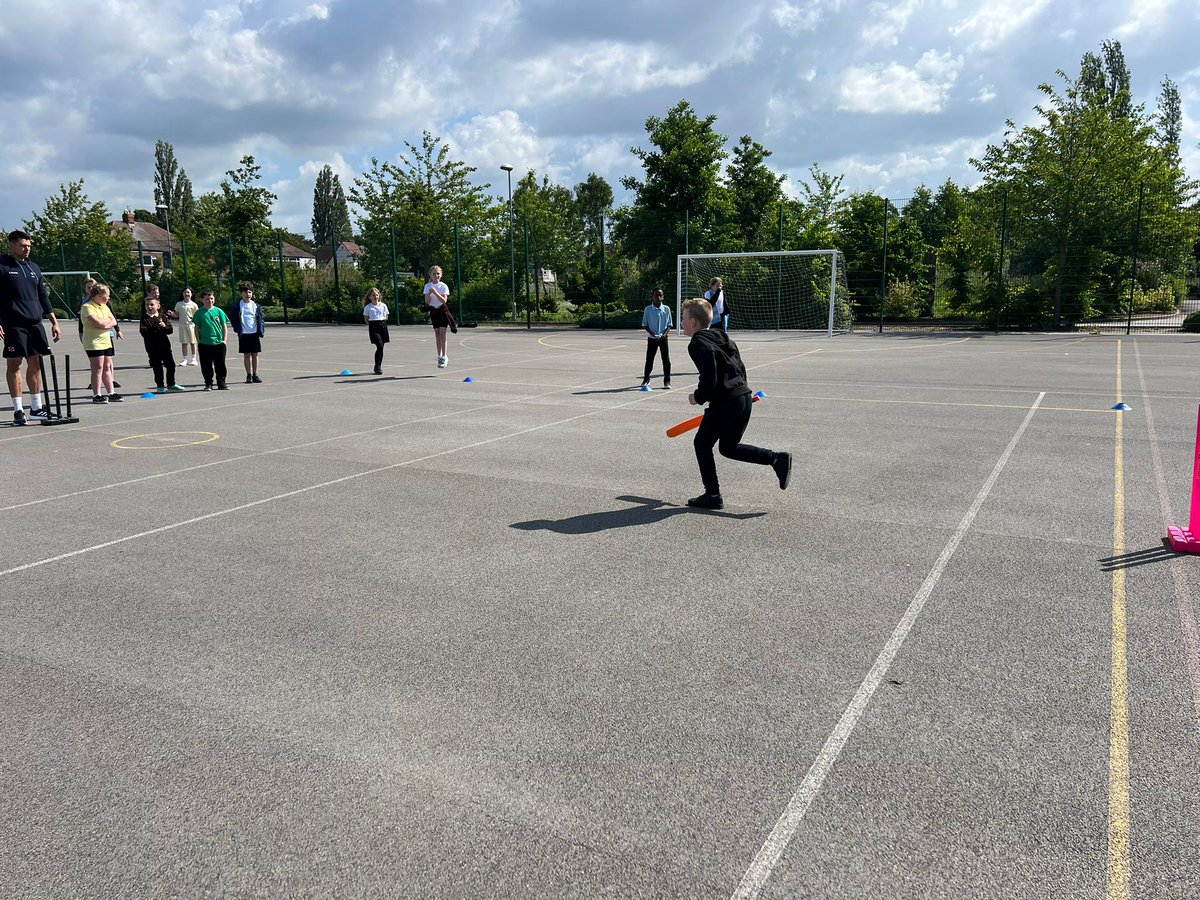 EastfieldPSHull's tweet photo. #4SW enjoyed their cricket lesson today, hosted by @DomRhodesYCB #EPSPE 🏏 https://t.co/PU3sSk9l1I