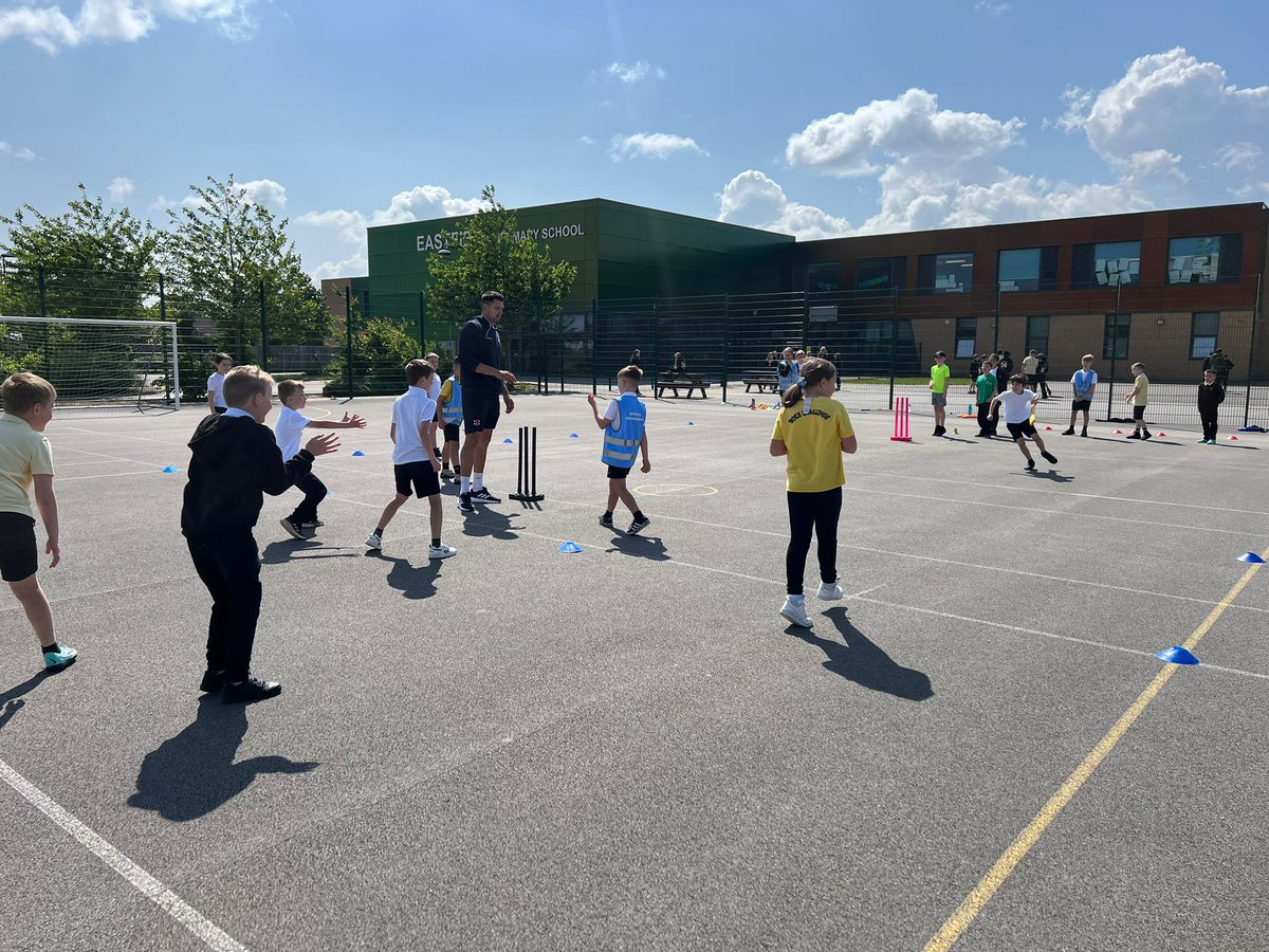 EastfieldPSHull's tweet photo. #4SW enjoyed their cricket lesson today, hosted by @DomRhodesYCB #EPSPE 🏏 https://t.co/PU3sSk9l1I