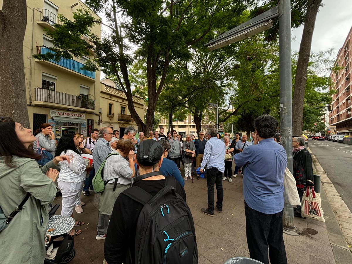 AVVSomSEulalia's tweet photo. Passejada pel #PatrimoniLH industrial i obrer de #SantaEulàlia, organitzada amb el @CELHOSPI, dins la #FMSantaEulàlia

Olis Regàs
Refineria d'Olis Duran i Cia
Habitatges en passadís (Cr Gral. Prim) 
#CanTrinxet 
Tallers i cases d'autoconstrucció (Cr. Corominas)

#SomSantaEulàlia https://t.co/qEgiWJUx8O