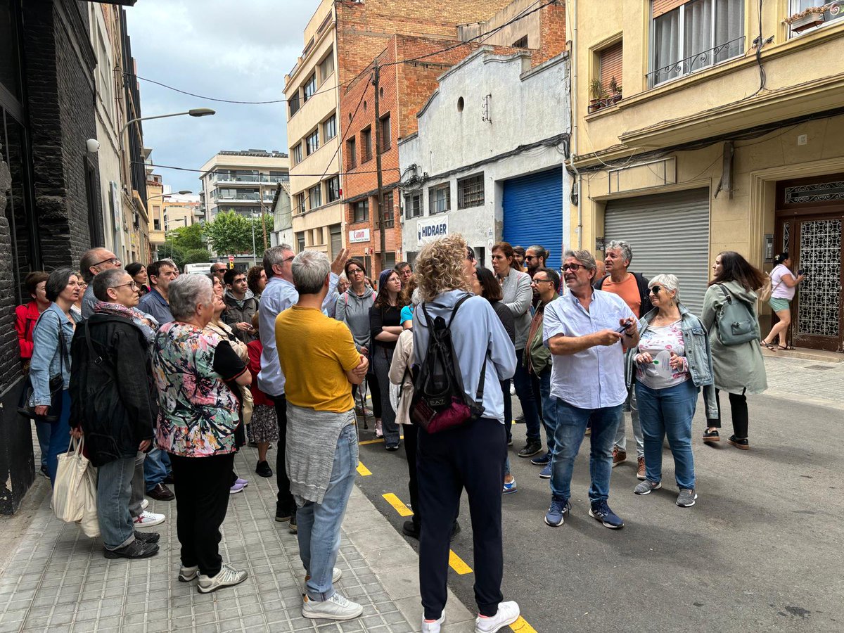 AVVSomSEulalia's tweet photo. Passejada pel #PatrimoniLH industrial i obrer de #SantaEulàlia, organitzada amb el @CELHOSPI, dins la #FMSantaEulàlia

Olis Regàs
Refineria d'Olis Duran i Cia
Habitatges en passadís (Cr Gral. Prim) 
#CanTrinxet 
Tallers i cases d'autoconstrucció (Cr. Corominas)

#SomSantaEulàlia https://t.co/qEgiWJUx8O