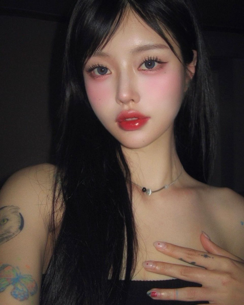 txtdom's tweet photo. Imagine breaking up a girl like that just because she said "I love Yeonjun 😭 https://t.co/02YHlACpra