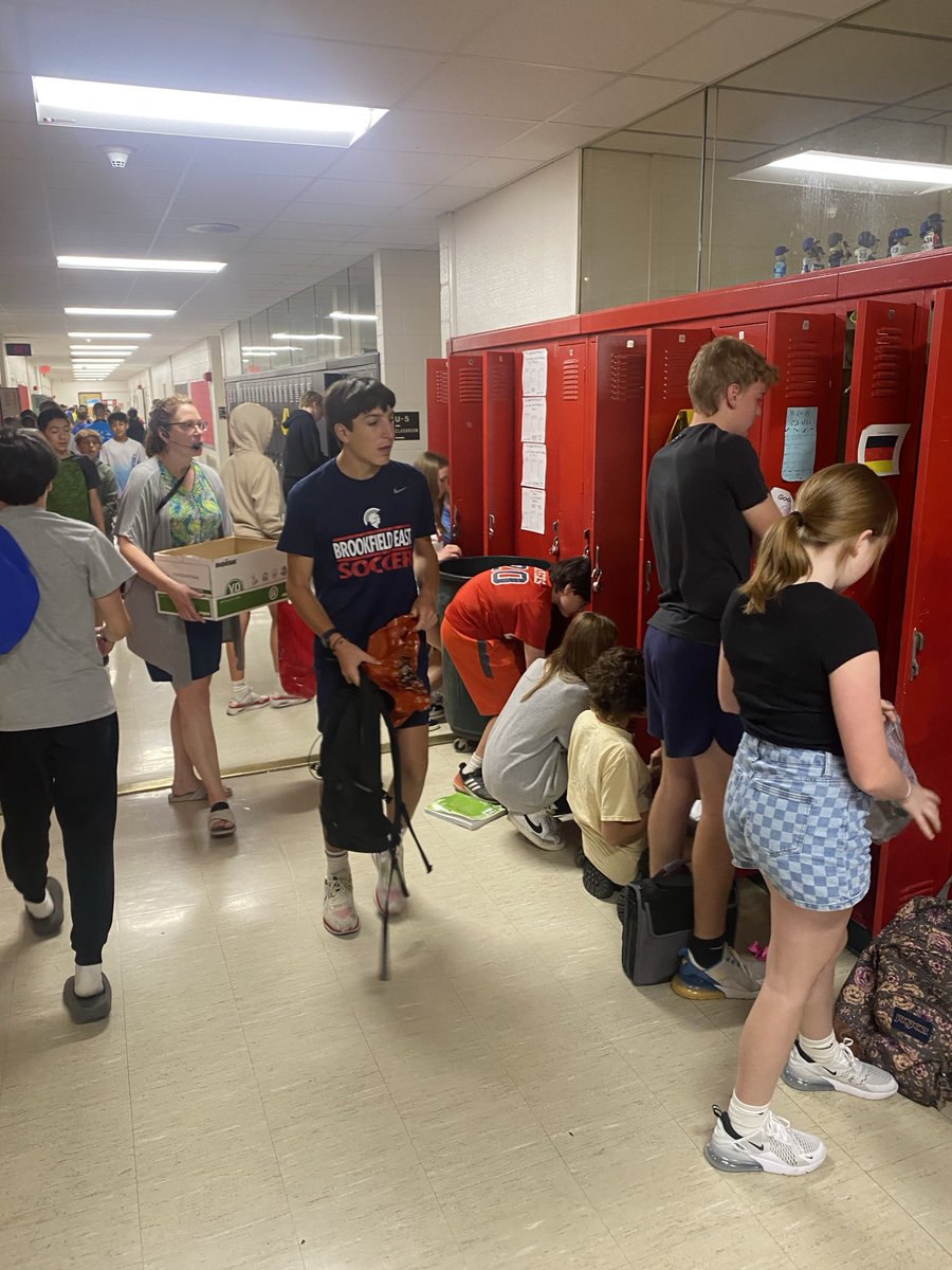 7RubyPPMS's tweet photo. “Clean up, clean up everybody does their share!!”Locker clean out✅ Chaos ✅⁦@PPMS_SDE⁩ #EOY 🤪🎉 https://t.co/ukGqztjCFh