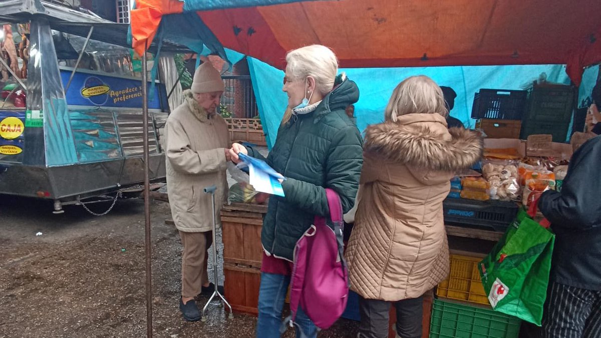 VNacional71's tweet photo. Ni la lluvia nos para 🌦️💪🏻
Nuestra dirigente Lucía junto a Florencia cubrieron la feria Berro y Bv España y continuamos puerta 🚪 a 🚪por la zona! https://t.co/ZVCKkIBVTg