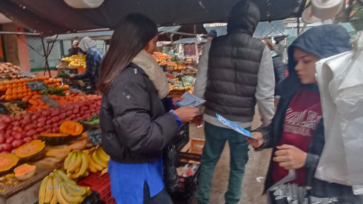 VNacional71's tweet photo. Ni la lluvia nos para 🌦️💪🏻
Nuestra dirigente Lucía junto a Florencia cubrieron la feria Berro y Bv España y continuamos puerta 🚪 a 🚪por la zona! https://t.co/ZVCKkIBVTg