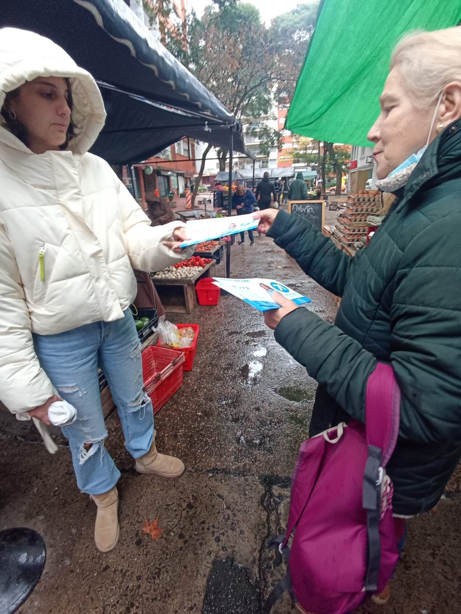 VNacional71's tweet photo. Ni la lluvia nos para 🌦️💪🏻
Nuestra dirigente Lucía junto a Florencia cubrieron la feria Berro y Bv España y continuamos puerta 🚪 a 🚪por la zona! https://t.co/ZVCKkIBVTg