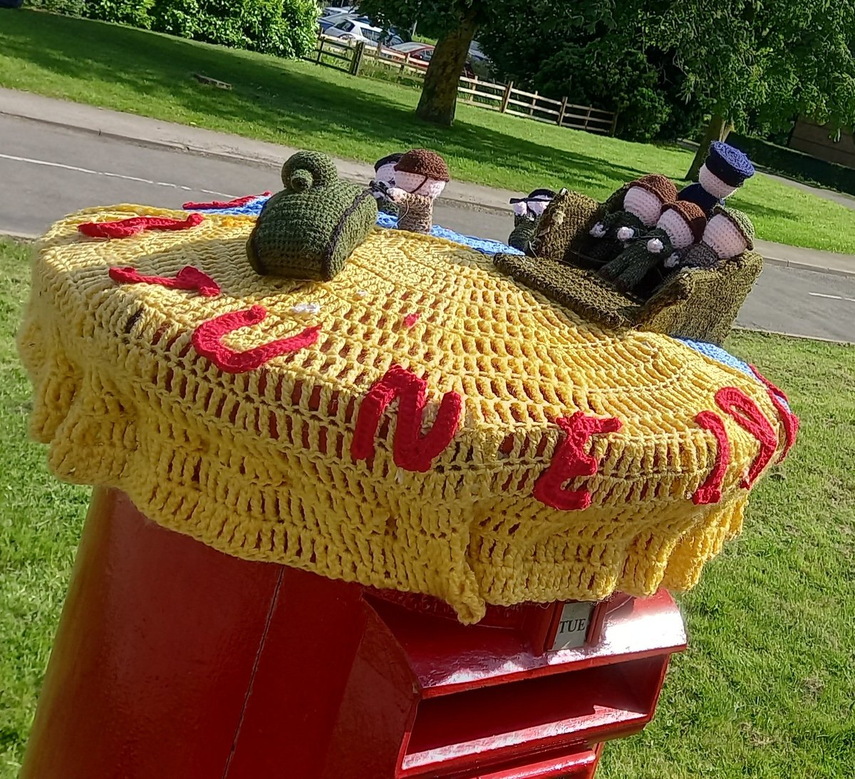HipsDontWork's tweet photo. So I had to go to Old Leake today for an ECG. On way to get my bus back saw this wonderful D-Day post box topper opposite the Coop (and opposite bus stop).
#PostBoxToppers ๐ฎ #yarn #yarnbombing #OldLeake
@letterappsoc @Kathryn11Baird https://t.co/36UNH6l3Fg