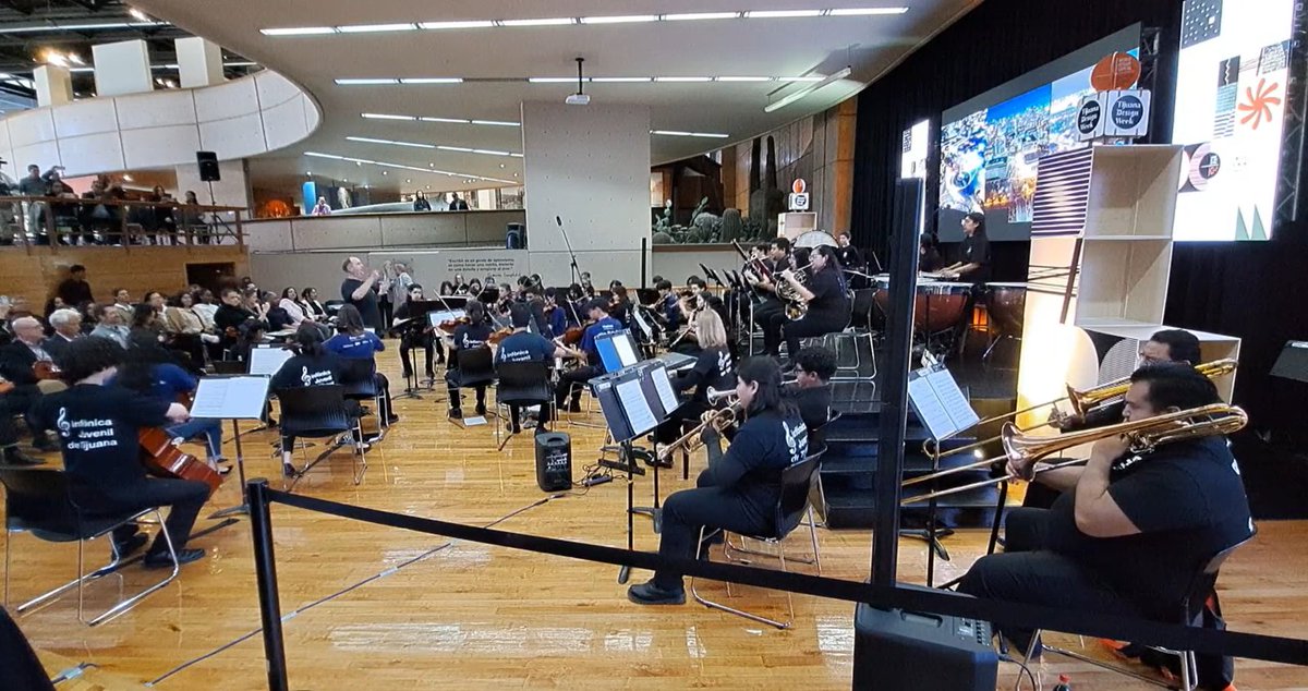 TiBinational's tweet photo. During #May #SinfónicaJuvenil🎶 performed at World Design Festival – #TijuanaDesignWeek 🗺 ✍ 📐 Read about who joined them on stage🎻 🎺directly from our #Newsletter📰👉https://t.co/cCQ8BFI0fe
#TijuanaInnovadora #Binational #Tijuana #SanDiego #SinfónicaJuvenildeTijuana #arts https://t.co/MJHE41ElDe