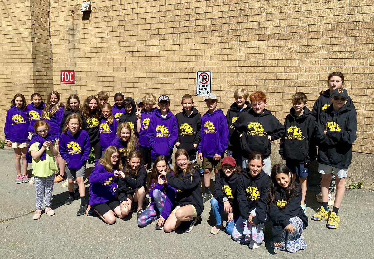 Grade 6s were thrilled to receive their sweatshirts today! Thanks to parent volunteers who helped make this happen so quickly !