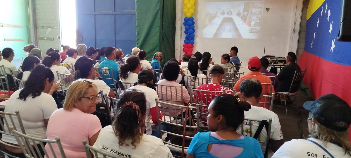 CLAP_NEsparta's tweet photo. #NuevaEsparta Lideresas y líderes de los CLAP 📦 participan en la II Fase de Formación orientado por nuestro presidente @NicolasMaduro y nuestro ministro @MinAlimenVen @LealTelleria 

@PartidoPSUV
@NancyPSives
#PuebloMaduroEnPaz https://t.co/jlGp5UeWGm
