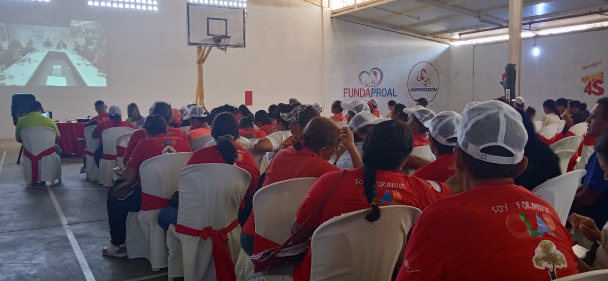 CLAP_NEsparta's tweet photo. #NuevaEsparta Lideresas y líderes de los CLAP 📦 participan en la II Fase de Formación orientado por nuestro presidente @NicolasMaduro y nuestro ministro @MinAlimenVen @LealTelleria 

@PartidoPSUV
@NancyPSives
#PuebloMaduroEnPaz https://t.co/jlGp5UeWGm