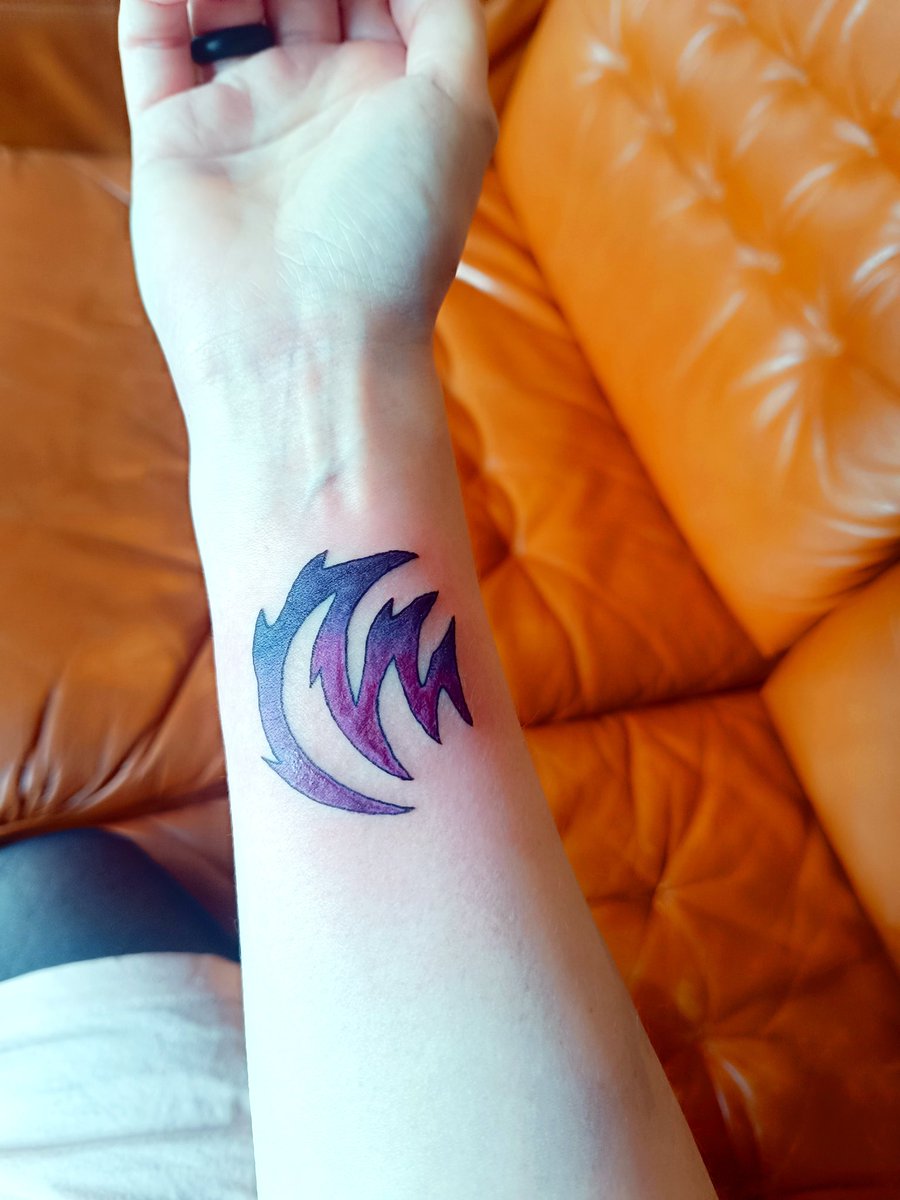 Foxclere's tweet photo. It's done. My stylized / customized thunderwave tattoo. ๐๐ฅฐ
#rolan #thunderwave #rolanbg3 https://t.co/HZaOFSAiZp