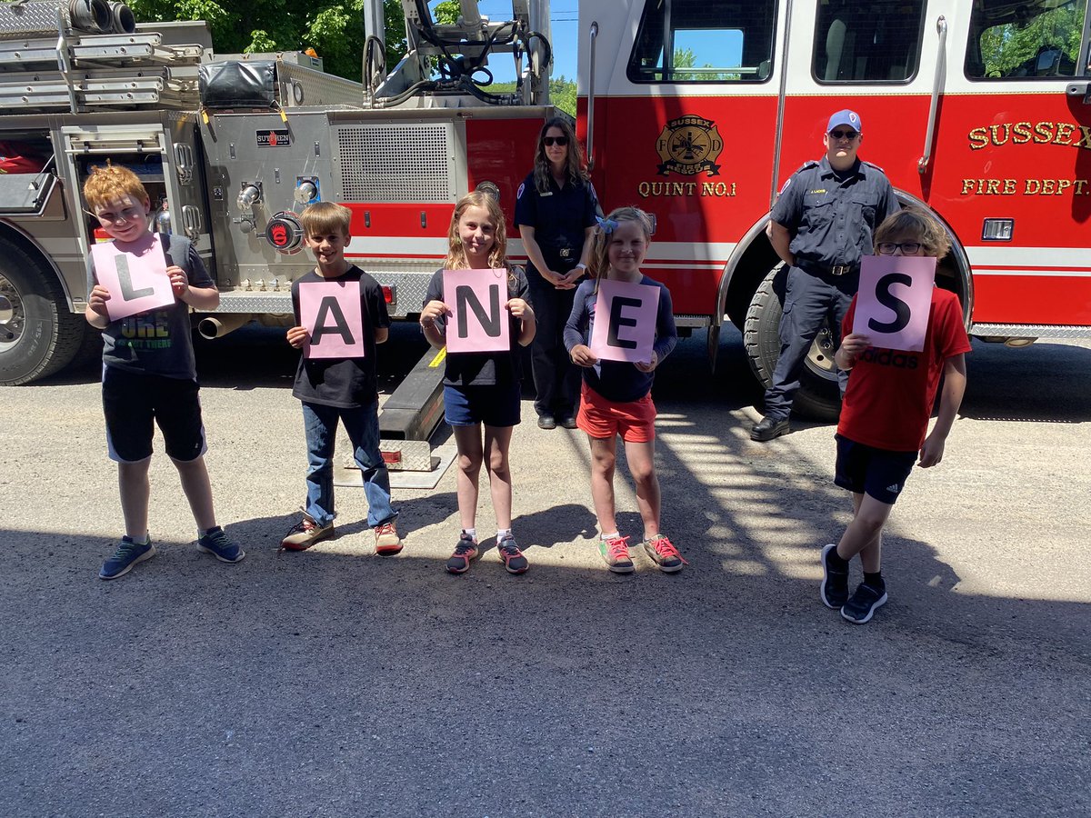 ApohaquiElem's tweet photo. We always love a visit from our Sussex Fire Department! Today our grade 3’s learned how to “Get into the Lane for Fire Safety!” https://t.co/kwjJTCSTvb