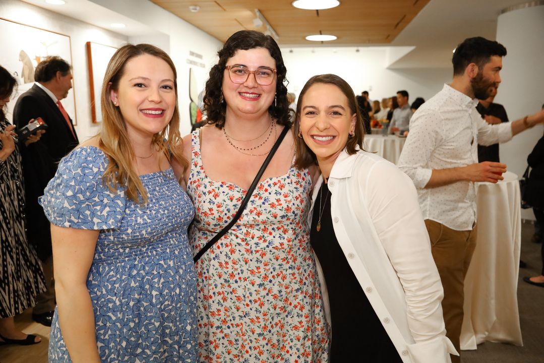 ChildrensLA's tweet photo. Congratulations to this year’s graduating pediatric resident class! Thank you for your countless contributions for providing outstanding clinical care to all CHLA patients. ❤️ https://t.co/VWVIJ4PE41