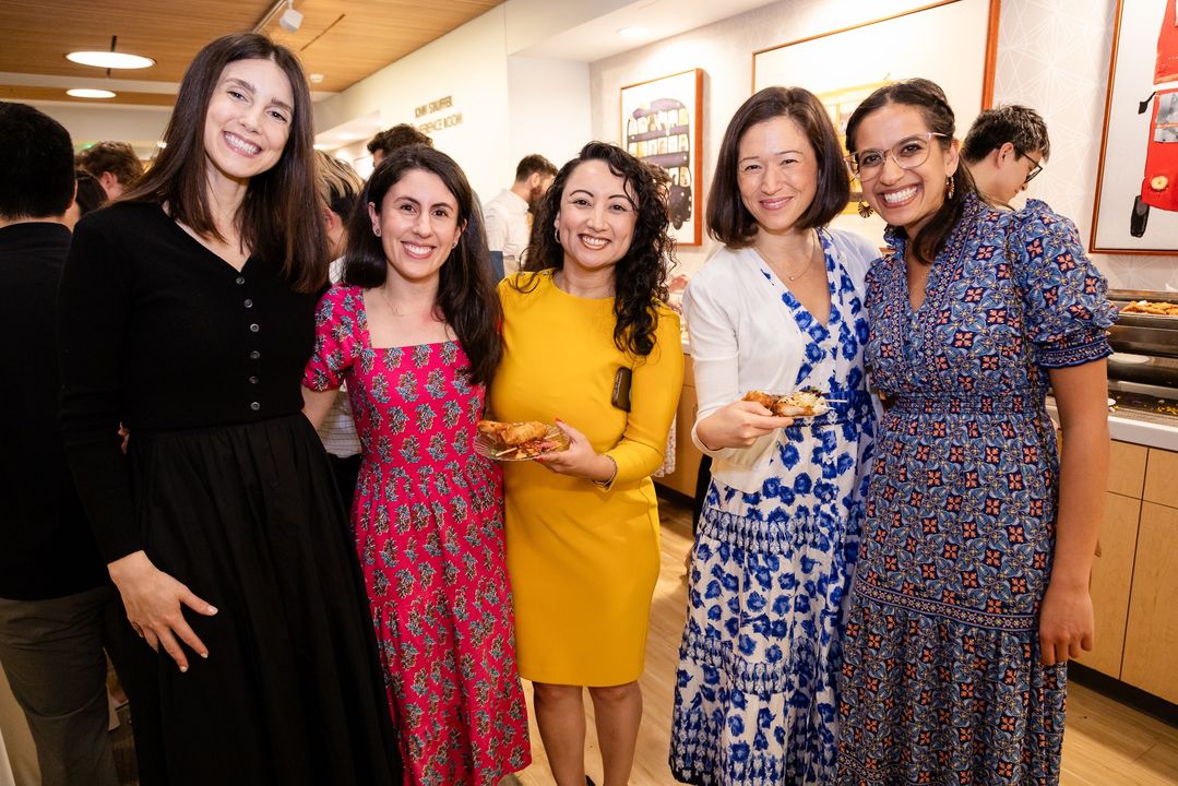 ChildrensLA's tweet photo. Congratulations to this year’s graduating pediatric resident class! Thank you for your countless contributions for providing outstanding clinical care to all CHLA patients. ❤️ https://t.co/VWVIJ4PE41