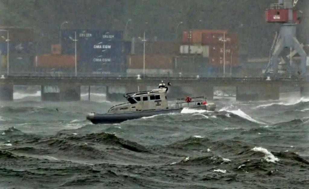 gcodinad's tweet photo. @1SafetyLast July 6, 2010. The ship "Cerro Alegre" runs aground on the coast of #Valpariso. The LPM 4401 Maritime Patrol was ready to rescue people who could have fallen into the sea.
@DGTM_Chile @AlertaNoticiasV @Meteo_Wave https://t.co/4wNT4KizTK