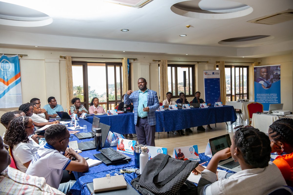 IMChallengeug's tweet image. 🥽 Imagine stepping into the story and experiencing it firsthand. That&apos;s the power of #VirtualReality, one of the emerging technologies in journalism! 

Our #MediaFellowshipUg fellows had a discussion on emerging technologies such as AR and VR that can be used to create immersive…