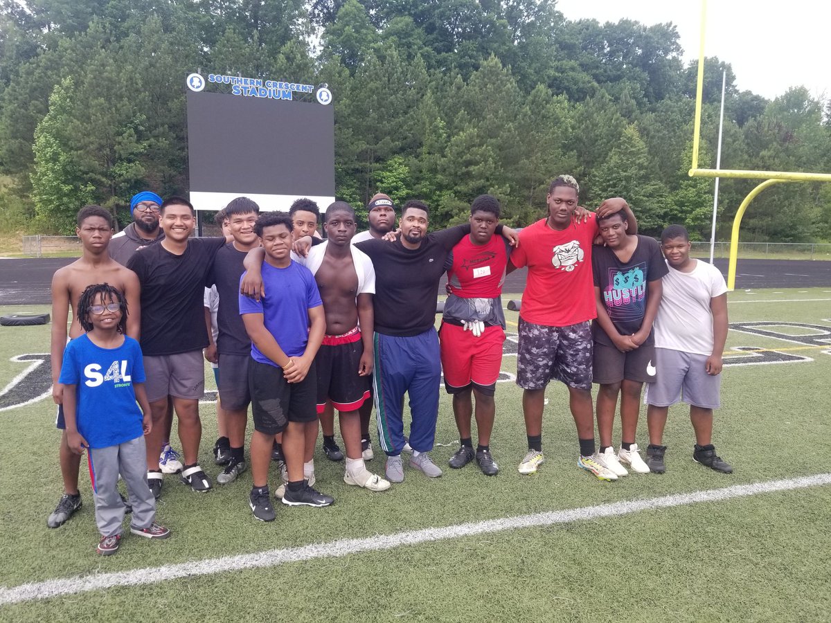 therealcoachno3's tweet photo. Thanks to Dez Walker the NFL Pass Rush Specialist also Top College prospects. To come to Charles R Drew HS today to give a clinic.
God is good. 
WHO U WITT!!! https://t.co/NXanhzGXTT