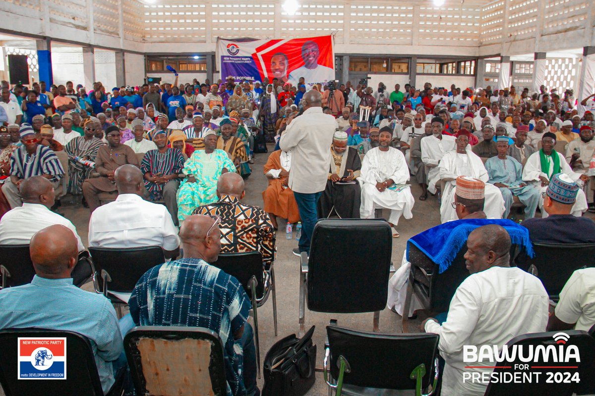 MBawumia's tweet photo. I continued my engagements in the Greater Accra today, in Tema and Ashaiman this morning, with the Clergy, Imams and Zongo Chiefs,

I welcome their brilliant suggestions, which are all aimed at enriching my transformational vision and policies for Ghana.

I also thank traders and residents of Ashaiman for their warm welcome during my engagements with them on the streets.

It Is Possible!