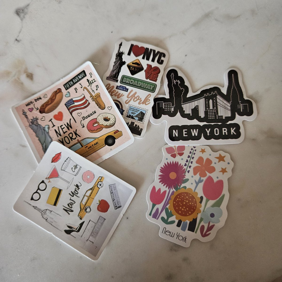 13dominos13's tweet photo. ๐ฅฐ๐ VERY informative & engaging event with @CreatorEconNYC @brettdash_ @beehiiv @teachable ๐ค - so many valuable insider insights! I was def that guy that grabbed more stickers than necessary ๐๐
๐ถโ๐ซ๏ธ @Techweek_ #NYTechWeek https://t.co/YkyO4CC2jn