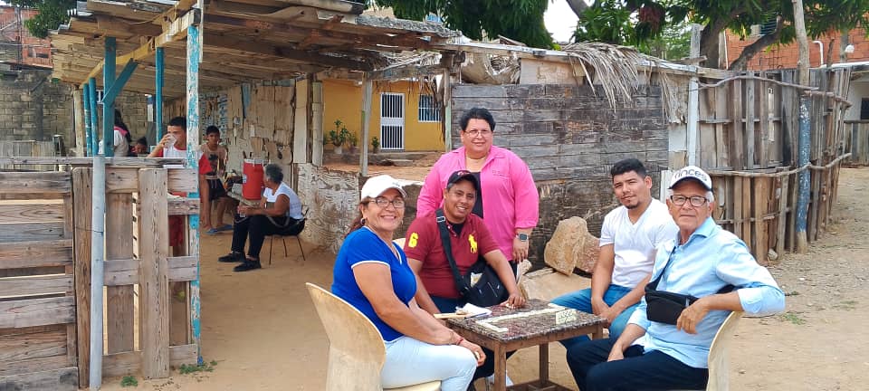 NvaInces's tweet photo. El Inces de Nueva Esparta junto con miembros de la Ubch del sector Genovés de Porlamar, realizan plan de acción de abordaje comunitario donde llevaron a cabo encuentro deportivo en el que participaron miembros de la comunidad y trabajadores de nuestra institución. https://t.co/OJ5EWCvRwj