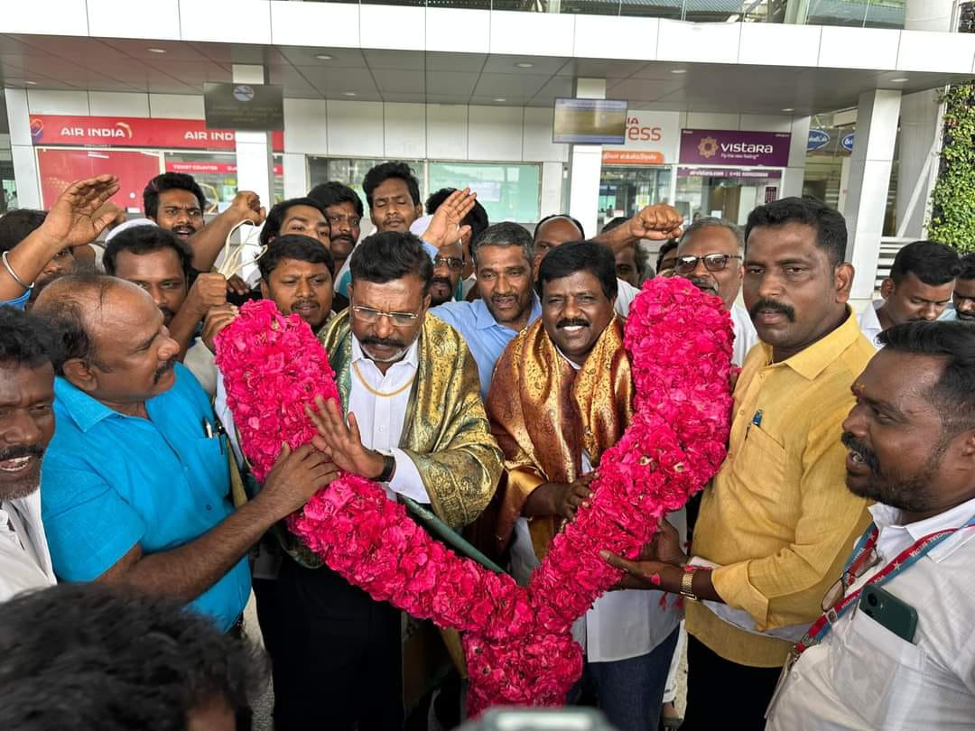 kalviyalaya's tweet photo. #சனநாயகத்திற்கான்_பயணம்🌹
#அமைப்பாய்_திரண்டு...✊✊✊
#அதிகாரம்_வென்றிட✊✊✊👏
#அங்கீகாரம்💐✊🙏
#VCK_IT_Wing https://t.co/0BENYlKl1S