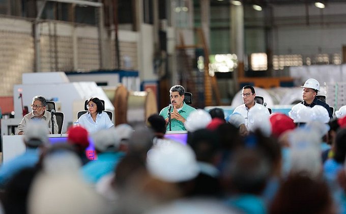 minecofinanzas's tweet image. #EsNoticia || Presidente @NicolasMaduro visitó la empresa @Cvg_Cabelum en Ciudad #Bolívar.    

#08Jun 

Más detalles aquí: acortar.link/w7wrIe