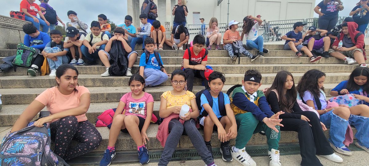NikkiPintoEL's tweet photo. 4th grade takes on D.C.
 June field trips 10/10. @SugarlandES https://t.co/pSgYwf7ySX