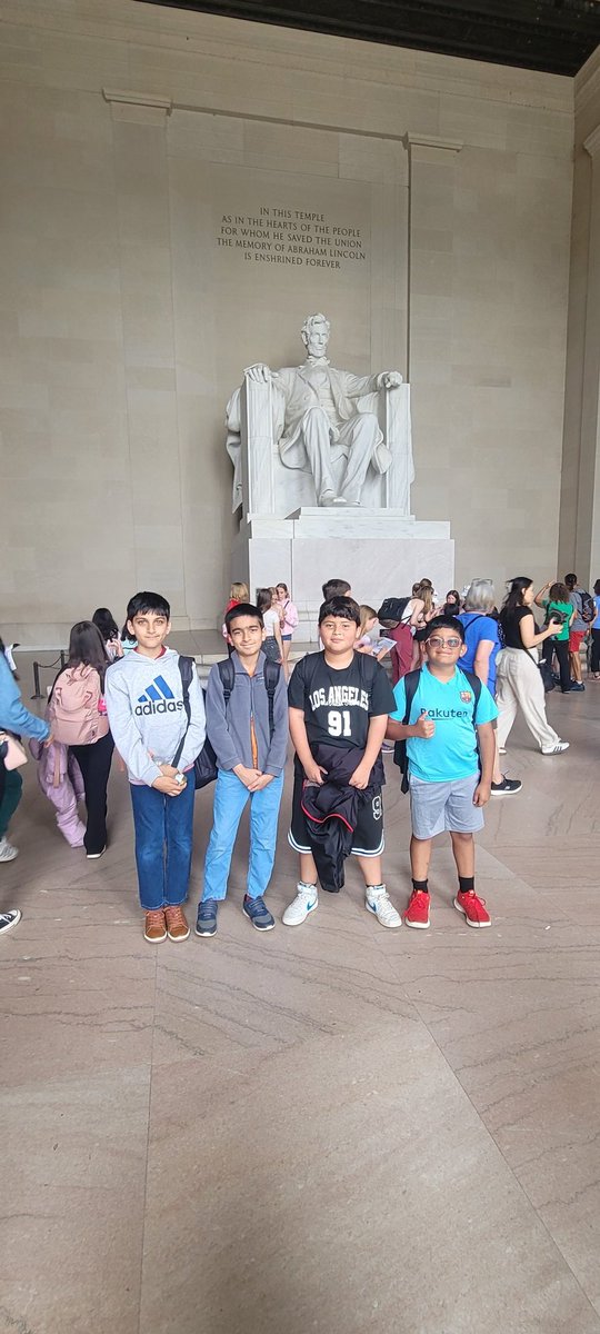 NikkiPintoEL's tweet photo. 4th grade takes on D.C.
 June field trips 10/10. @SugarlandES https://t.co/pSgYwf7ySX