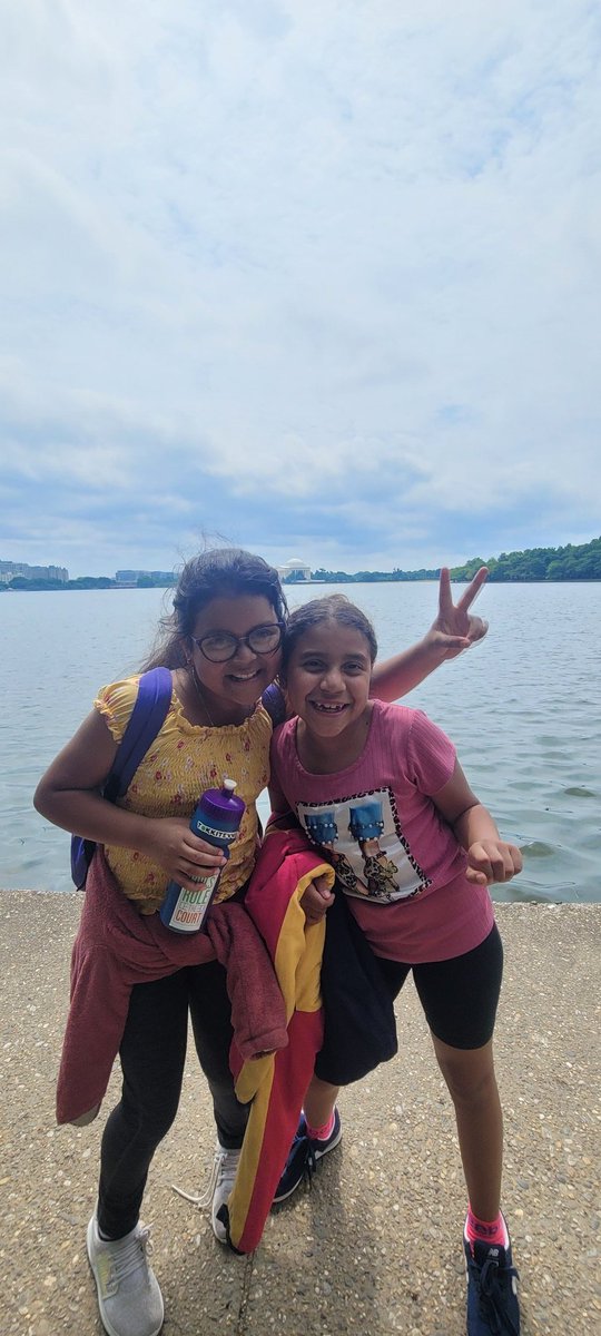 NikkiPintoEL's tweet photo. 4th grade takes on D.C.
 June field trips 10/10. @SugarlandES https://t.co/pSgYwf7ySX