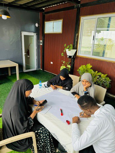 Faizafathi2's tweet photo. We celebrated the world environmental day organised by @SOGPA2 and @OxfamSomali  the theme of the year is land restoration we discussed the challenges and solutions of environmental degradation it’s great day for us #WorldEnvionmentDay2024 #landrestoration #climatechange https://t.co/tXEC848cBe