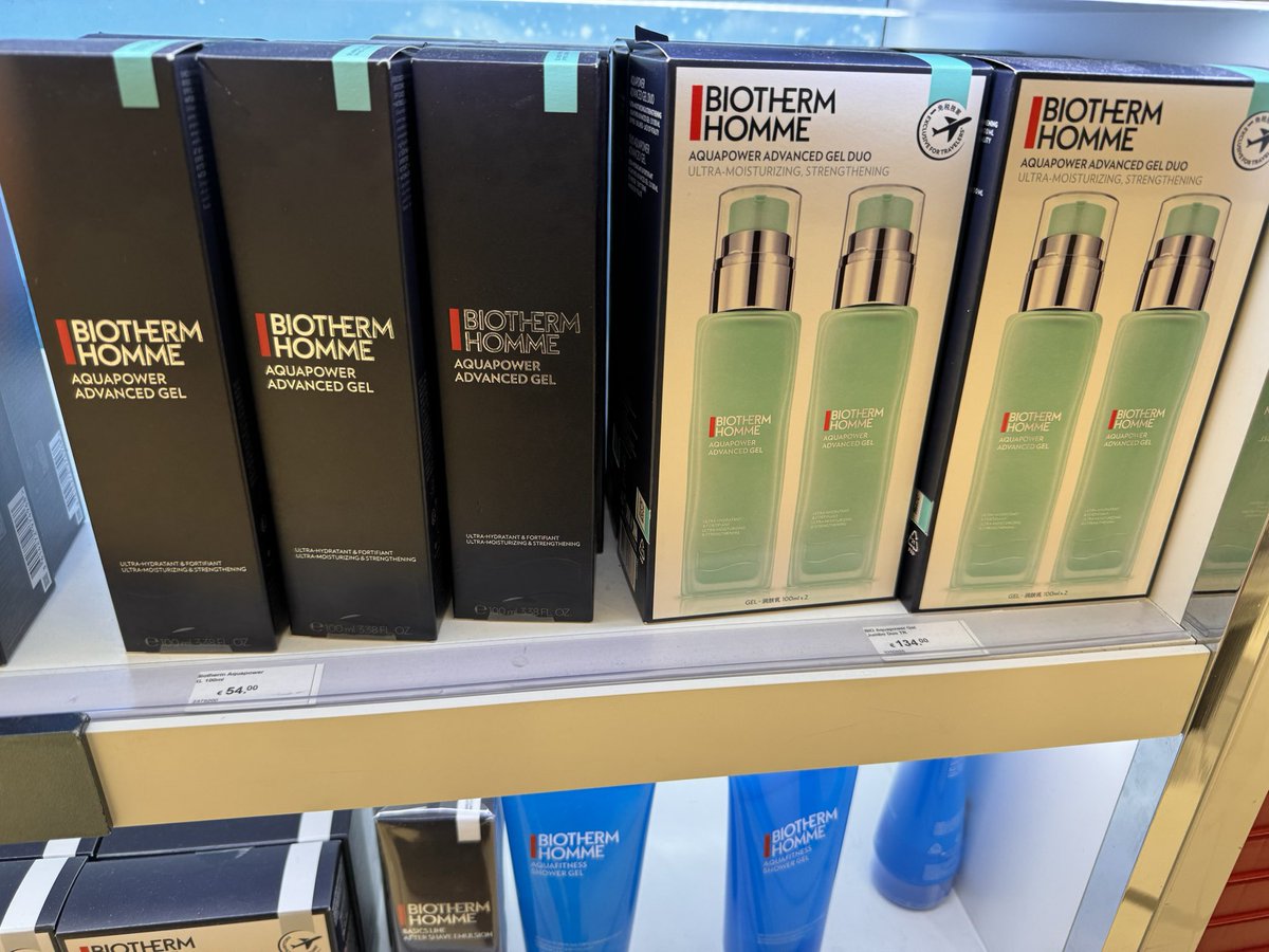 Wie <a href="/DufryCH/">DutyFreeSwitzerland</a> am <a href="/euroairportcom/">EuroAirport</a> die Kunden regelrecht bescheisst:
1 Flasche: €54
2Flaschen: €134
Gleiches Produkt, gleiche Grösse. Und die angesprochene Mitarbeiterin kümmert es einen Scheiss. #abzocke #ripoff