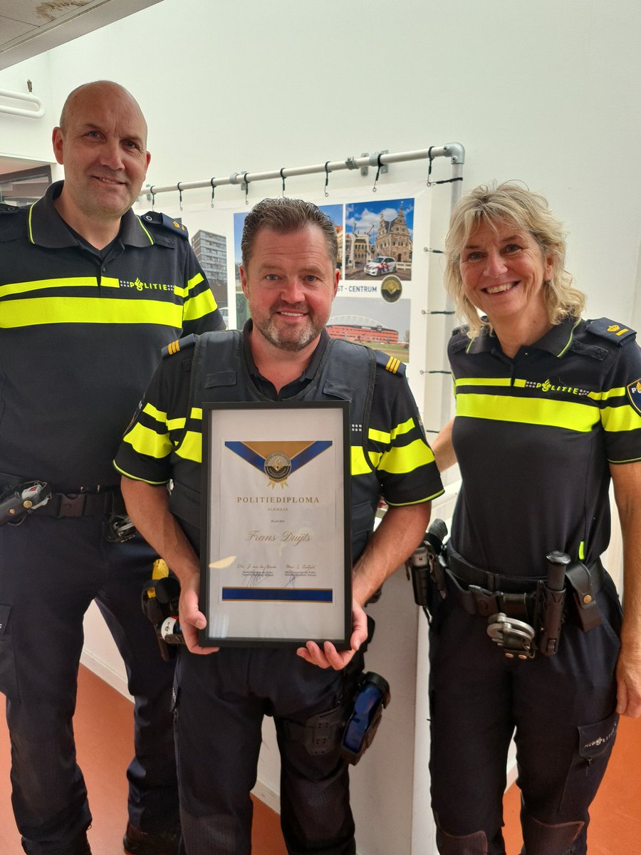 Vandaag heeft Frans Duijts zijn droom geleefd. Aan het mooiste basisteam van Nederland, het mooiste vak van de wereld beleefd. #politiealkmaar #politie #alkmaar #nationalepolitie #fransduijts