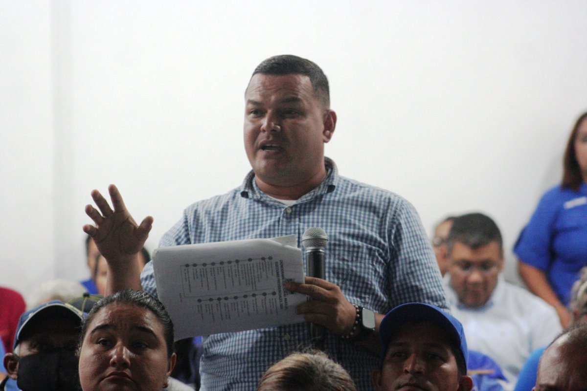 somosuntzulia's tweet photo. La Secretaría de Organización, la Secretaría Electoral y algunos miembros destacados de la Dirección Ejecutiva Regional de nuestro glorioso partido, se reunieron en un encuentro inspirador con los secretarios generales de los municipios Maracaibo y San Francisco. https://t.co/YxHigLxNCn