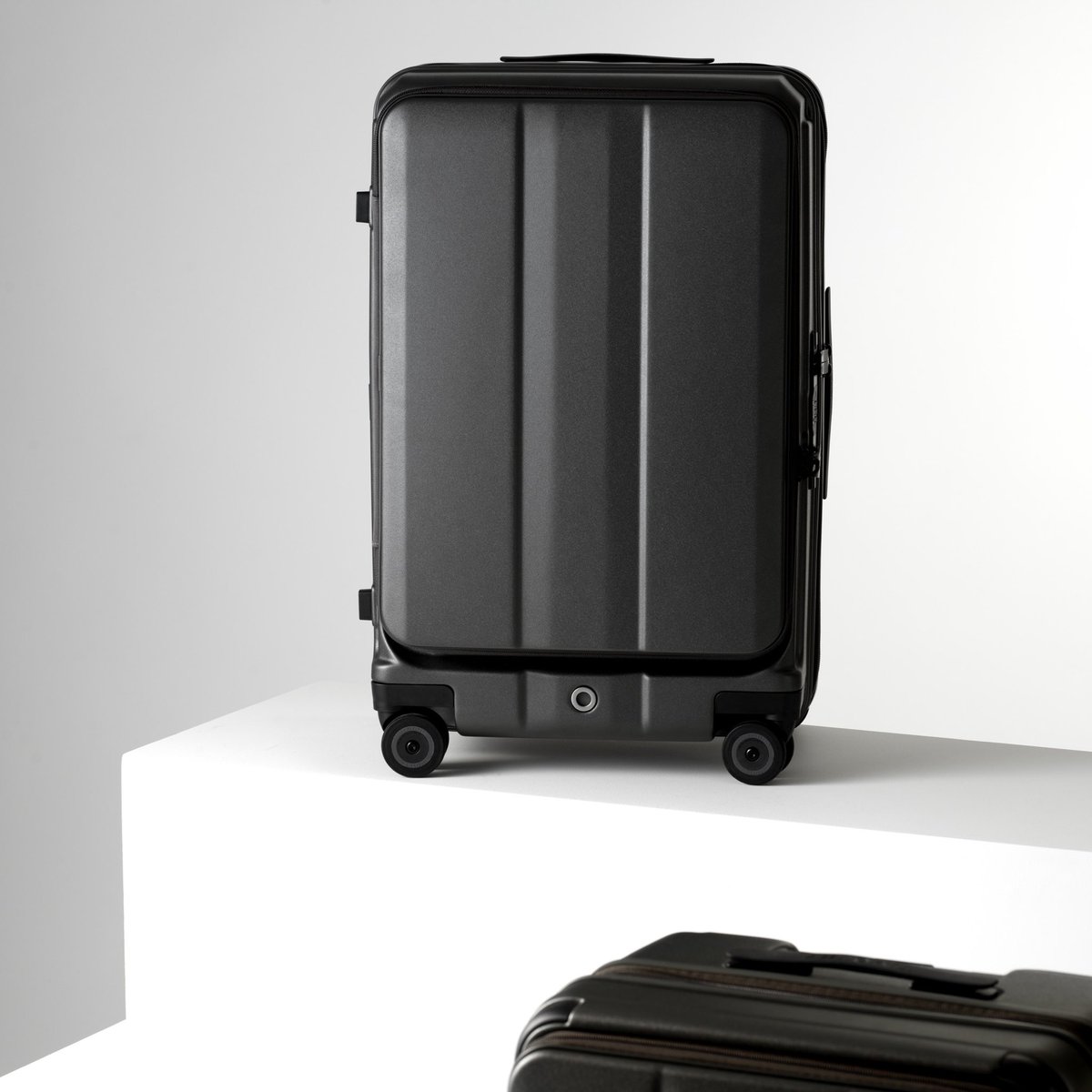 timothylondon_'s tweet photo. Let us introduce you to the Cavendish Range.
Made from the ultimate high performance materials, our Cavendish Carbon Cabin Suitcase is a modern and innovative take on our polycarbonate original. 

Follow the link to our Pre Sale now: https://t.co/98LTDfW2Sb https://t.co/rk3xJopo5u