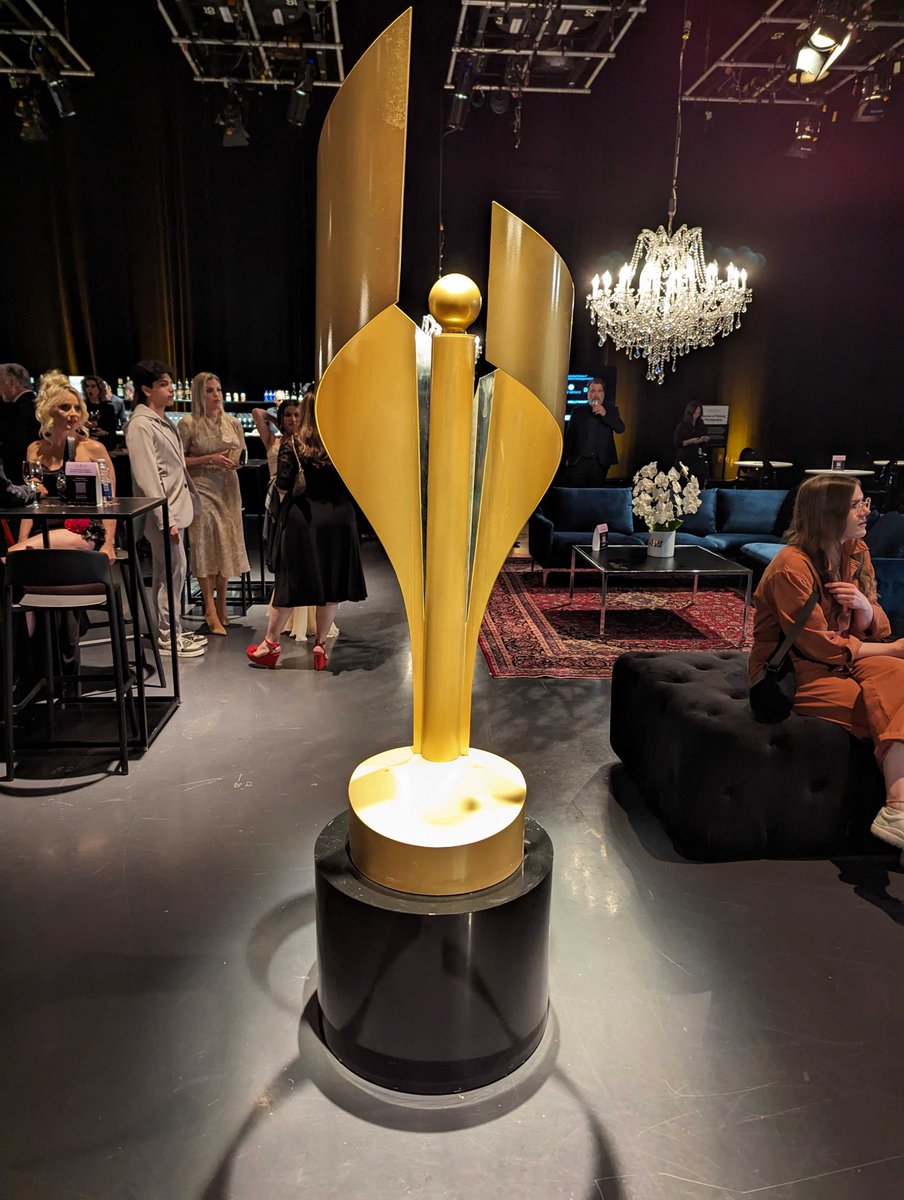 transformsai's tweet photo. Our team had the honour of attending the #CanadianScreenAwards, where our game, #LittleLearningMachines, was nominated for #BestVideoGame. It was an inspiring evening showcasing many amazing projects and excitement for the future of #Canadian #Creativity ✨ https://t.co/5k7UlIBgg3