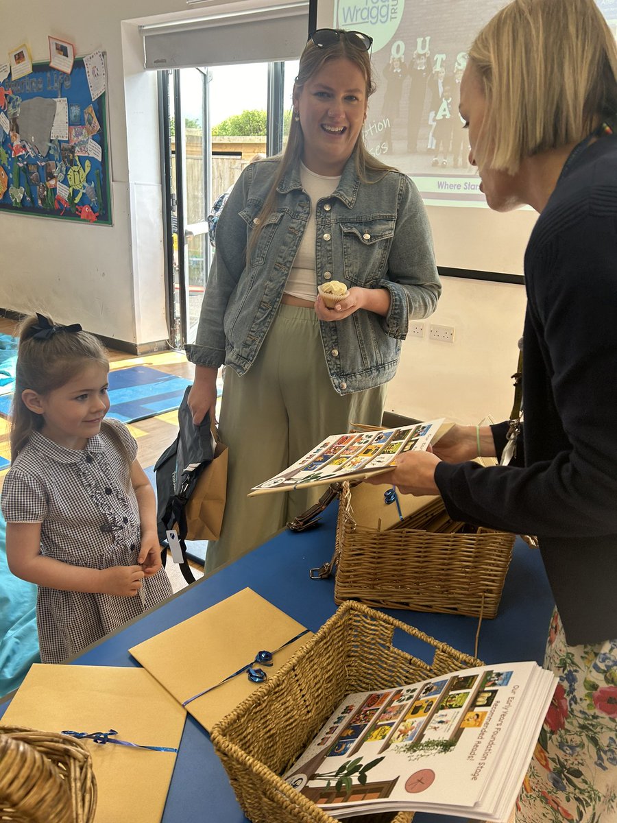 Hannah Rowe tweet media