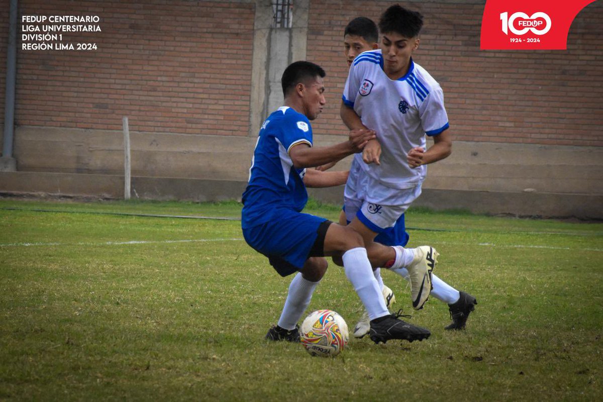 perufedup's tweet photo. ¡TRIUNFO AZUL! 🏆🔥⚽️
La #USIL ganó 3 a 1 frente a la  #EOFAP por la quinta fecha de la FEDUP Centenario Liga Universitaria de Fútbol División 1 Región Lima 2024. 🔝

📸 @arsa_digital_ / @victor.manuellee 

FEDUP, 100 años promoviendo el deporte universitario 💙❤️ https://t.co/yWoQVXwHHm