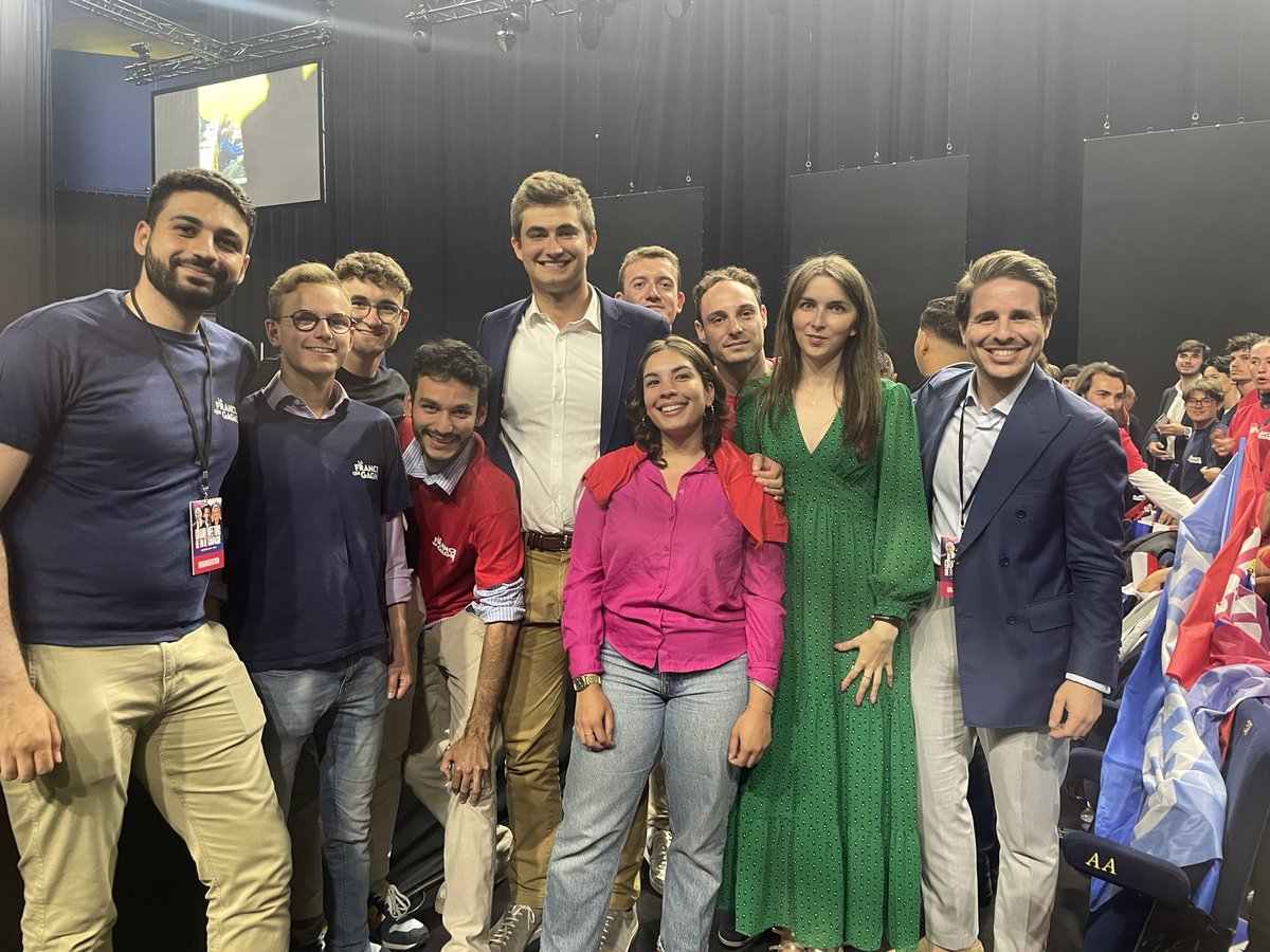 jeunesreps's tweet photo. 🔥L’équipe est prête pour le grand meeting de fin de campagne de @fxbellamy au Cannet ! 

👉Le 9 juin, un seul vote pour maîtriser notre destin et porter la voix de la France en Europe #AvecBellamy https://t.co/HjNu0uUU9j