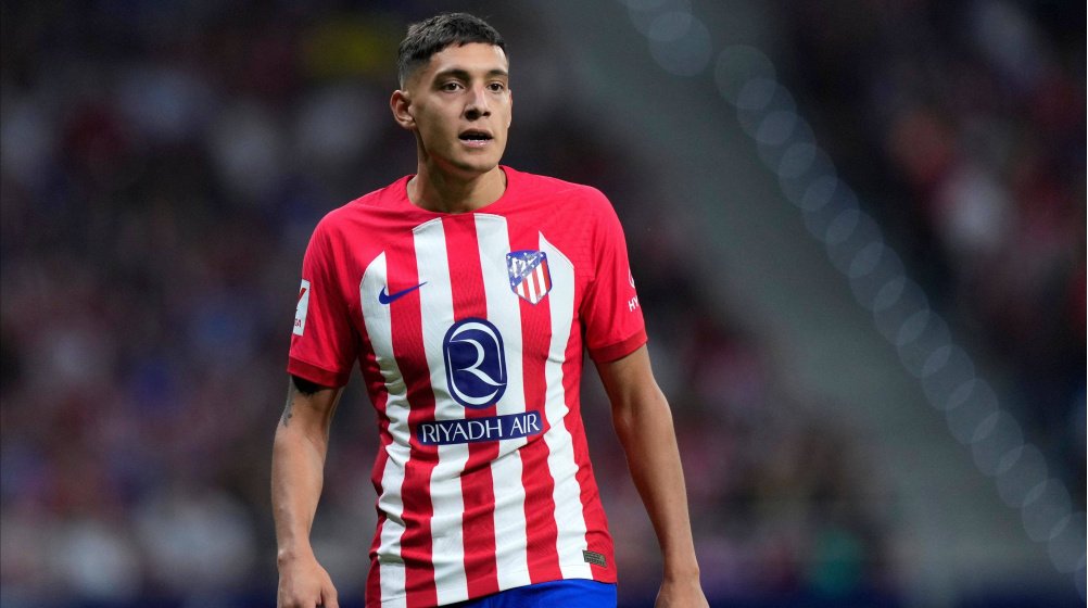 OjoFutbol's tweet photo. El Napoli interesado en Nahuel Molina. Sin embargo, el Atlético de Madrid le considera uno de los pilares del equipo del Cholo Simeone.🔴⚪ https://t.co/EhrlxGP4QX