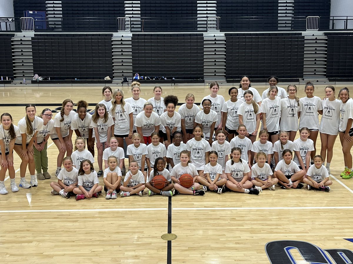 SWHSGirlsbball's tweet photo. Awesome 3 days of FUNdamentals camp at South! Proud of our players, and all the young ladies who came out to improve their game, and have FUNdamentals doing it. https://t.co/WLDVkctUxe