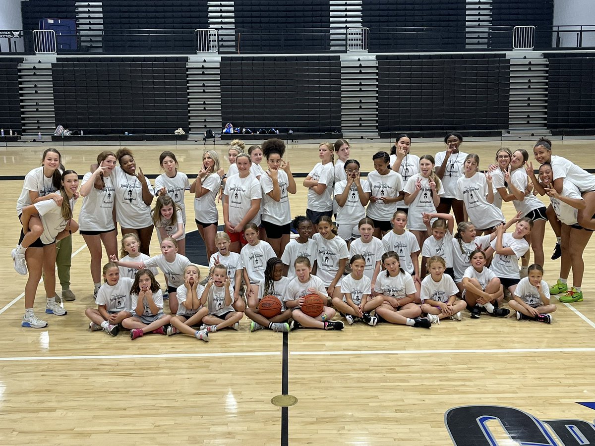 SWHSGirlsbball's tweet photo. Awesome 3 days of FUNdamentals camp at South! Proud of our players, and all the young ladies who came out to improve their game, and have FUNdamentals doing it. https://t.co/WLDVkctUxe